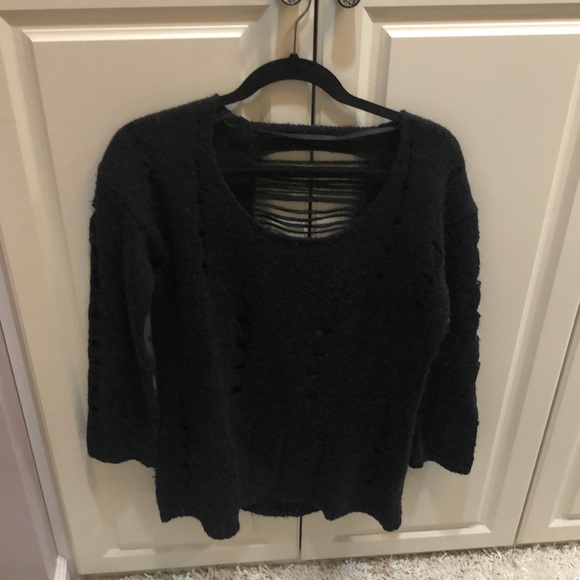 Black sweater - Picture 1 of 3